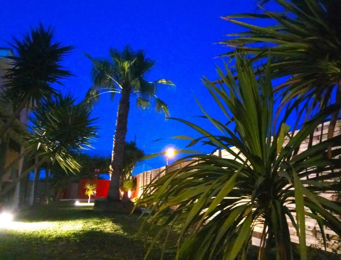 Casablanca El Petit Hotel Deltebre Exteriör bild